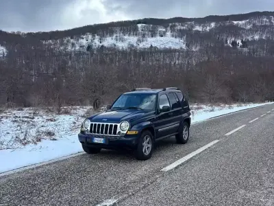 Usata Jeep Cherokee 163 CV (119 kW) 2006 Blu SUV