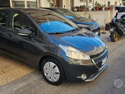 Usata Peugeot 208 Active 82 CV (60 kW) 2012 Nero Utilitaria