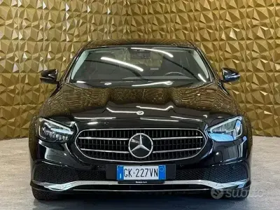Usata Mercedes E200 Business 160 CV (117 kW) 2022 Nero Berlina