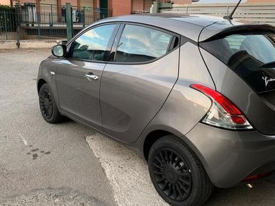 Usata Lancia Ypsilon Gold 69 CV (50 kW) 2022 Rosso Utilitaria
