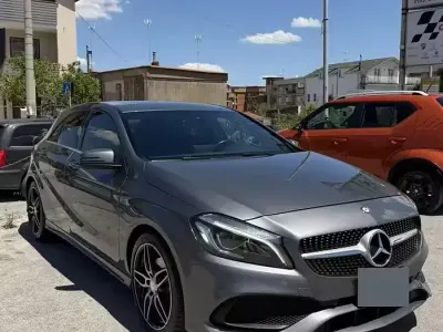 Usata Mercedes A180 AMG 109 CV (80 kW) 2016 Grigio Berlina