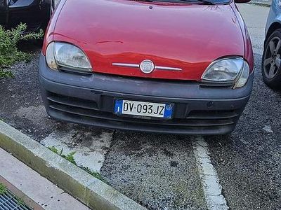 Usata Fiat 600 54 CV (39 kW) 2009 Rosso Utilitaria