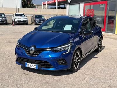 Usata Renault Clio V Techno 100 CV (73 kW) 2023 Blu Berlina