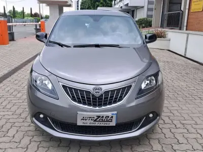 Usado Lancia Ypsilon Gold 69 HP (50 kW) 2023 Cinzento Citadino
