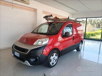 Begagnad Fiat Fiorino 95 HK (69 kW) 2016 Röd Minibuss