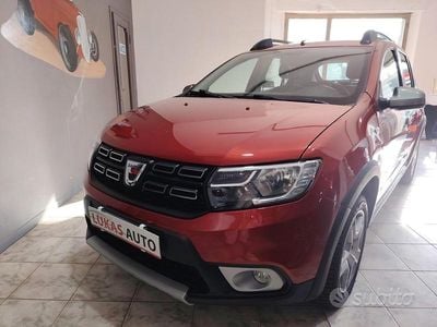Usata Dacia Sandero Stepway 90 CV (66 kW) 2017 Rosso SUV