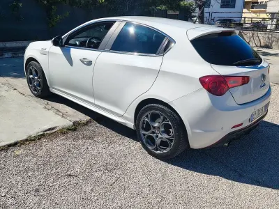 Usata Alfa Romeo Giulietta 140 CV (102 kW) 2011 Bianco Utilitaria