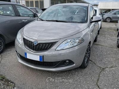 Usata Lancia Ypsilon Silver 70 CV (51 kW) 2023 Grigio Utilitaria