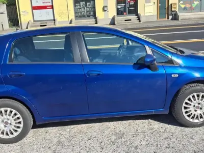 Usata Fiat Grande Punto 77 CV (56 kW) 2009 Bluazzurro Utilitaria