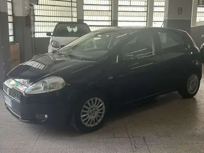 Usata Fiat Grande Punto Dynamic 90 CV (66 kW) 2009 Blu/azzurro Utilitaria