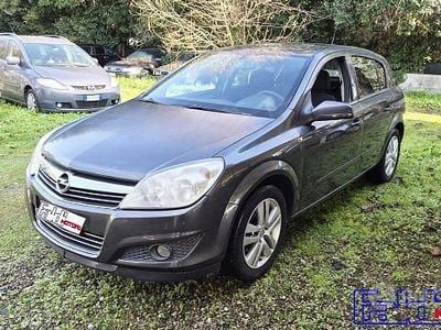 Usata Opel Astra Cosmo 110 CV (80 kW) 2009 Grigio Berlina