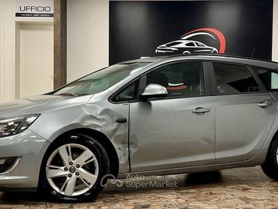 Usata Opel Astra Cosmo 110 CV (80 kW) 2013 Gray Station wagon