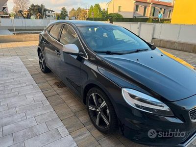 Usata Volvo V40 R-Design 120 CV (88 kW) 2016 Nero Station wagon