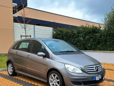 Käytetty Mercedes B180 109 HP (80 kW) 2006 Harmaa Tila-auto