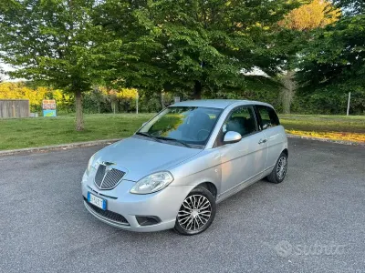 Usata Lancia Ypsilon 69 CV (50 kW) 2011 Grigio Utilitaria
