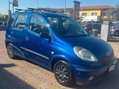 Usata Toyota Yaris 2001 Blu Station wagon