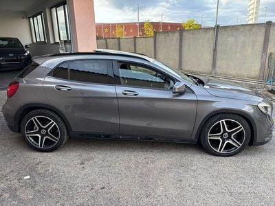 Usata Mercedes GLA200 Premium 151 CV (111 kW) 2019 Grigio SUV
