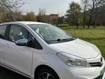 Usata Toyota Yaris 69 CV (50 kW) 2014 Bianco Utilitaria