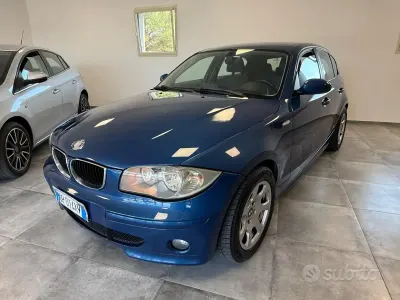 Usata BMW 118 122 CV (89 kW) 2005 Blu Utilitaria