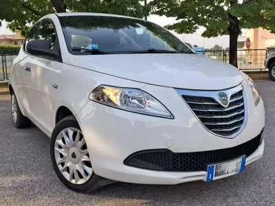 Usata Lancia Ypsilon Gold 69 CV (50 kW) 2014 Bianco Utilitaria