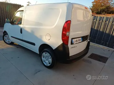 Usado Fiat Doblò 105 HP (77 kW) 2021 Branco Monovolume
