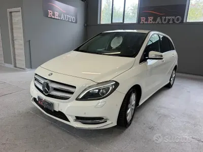 Usata Mercedes B180 Premium 109 CV (80 kW) 2012 Bianco Utilitaria