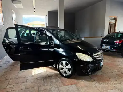 Usata Mercedes B200 193 CV (141 kW) 2007 Nero Monovolume