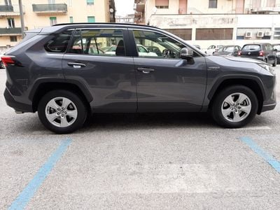 Usata Toyota RAV4 Hybrid Active 178 CV (130 kW) 2021 Grigio SUV