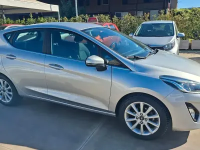 Usata Ford Fiesta Titanium 100 CV (73 kW) 2018 Argento Utilitaria