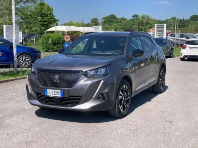 Begagnad Peugeot 2008 Allure 131 HK (96 kW) 2023 Grå SUV