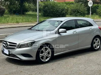 Usata Mercedes A200 156 CV (114 kW) 2015 Grigio Utilitaria