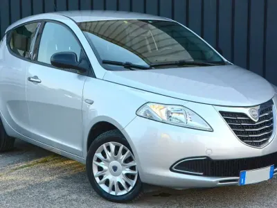 Usata Lancia Ypsilon 95 CV (69 kW) 2012 Argento Utilitaria
