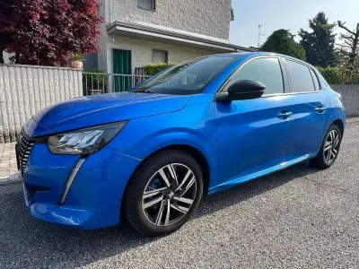 Usata Peugeot 208 101 CV (74 kW) 2023 Utilitaria