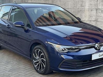 Usata VW Golf VIII Life 110 CV (80 kW) 2022 Atlantic blue met Berlina