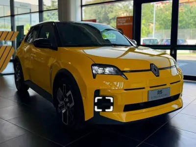 Nuova Renault 5 E-Tech Komfort 110 kW (150 CV) 2026 Giallo Berlina