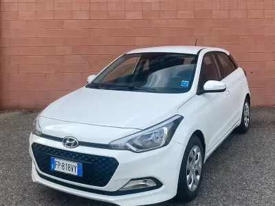 Usata Hyundai i20 GO! 84 CV (61 kW) 2018 Bianco Berlina
