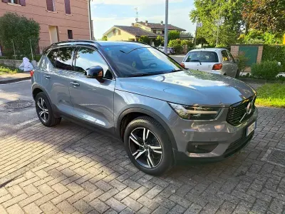 Usata Volvo XC40 R-Design 190 CV (139 kW) 2019 Grigio SUV