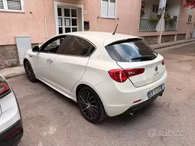 Usata Alfa Romeo Giulietta 140 CV (102 kW) 2011 Bianco Utilitaria