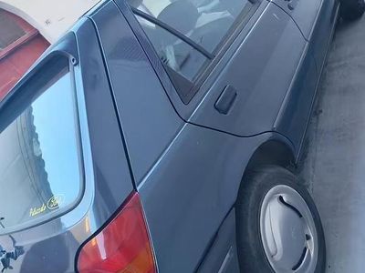 Usata Ford Fiesta 58 CV (42 kW) 1993 Grigio Utilitaria