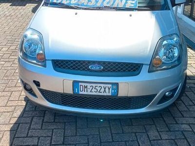Usata Ford Fiesta 75 CV (55 kW) 2008 Grigio Utilitaria