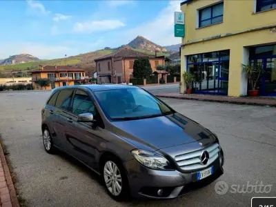 Usata Mercedes B160 95 CV (69 kW) 2014 Grigio Utilitaria