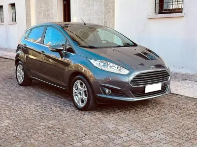 Usata Ford Fiesta Titanium 100 CV (73 kW) 2016 Grigio Berlina