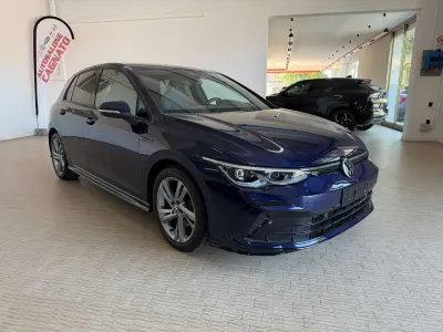 Usata VW Golf VIII R-line 150 CV (110 kW) 2022 Blu metalizzato Berlina