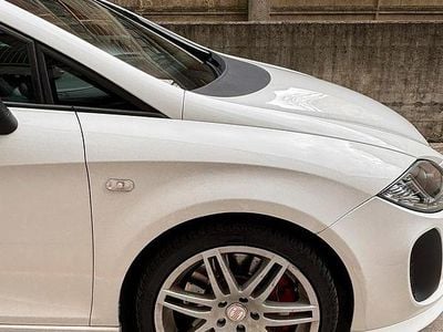 Usata Seat Leon CUPRA 241 CV (177 kW) 2009 Bianco Utilitaria