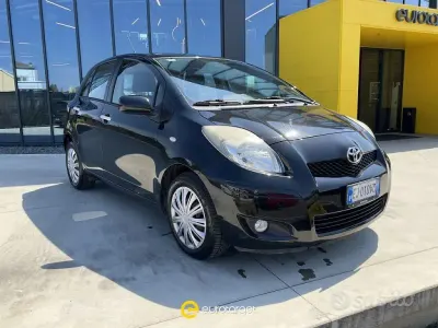 Usata Toyota Yaris Sol 90 CV (66 kW) 2011 Nero Utilitaria