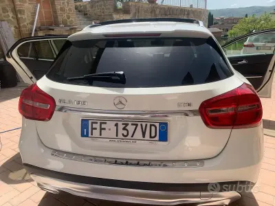 Usata Mercedes GLA180 109 CV (80 kW) 2016 Bianco SUV