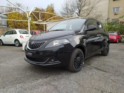 Usata Lancia Ypsilon Silver 70 CV (51 kW) 2023 Nero Utilitaria