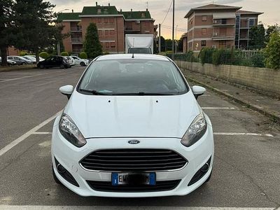 Usata Ford Fiesta 75 CV (55 kW) 2014 Bianco Utilitaria