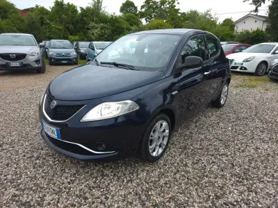 Usado Lancia Ypsilon S 95 HP (69 kW) 2016 Azul Citadino