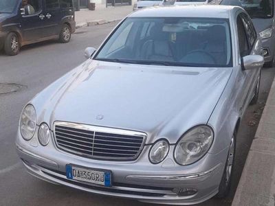 Usata Mercedes E250 126 CV (92 kW) 2006 Grigio Berlina